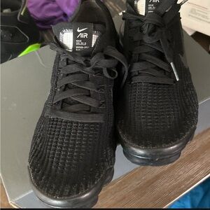 Nike Black Athletic Shoes with Air Cushioning